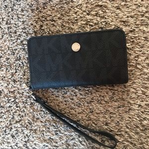 Michael Kors MK Wristlet Black